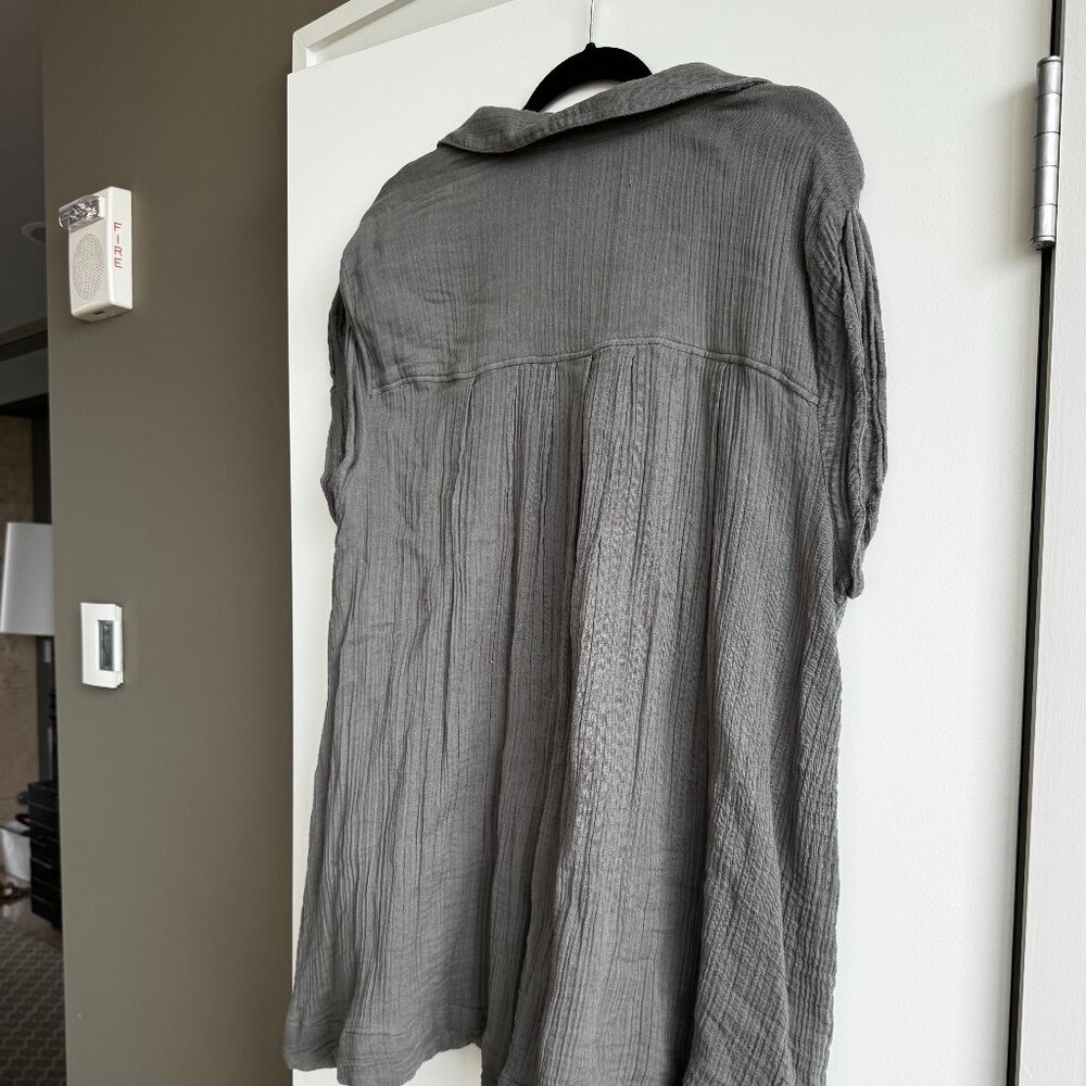 FREE PEOPLE GREY SHORT SLEEVE TOP NEVER WORN